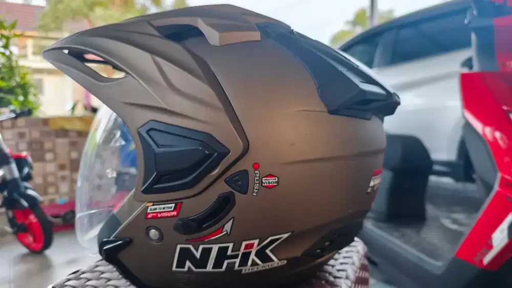 Helm NHK Predator