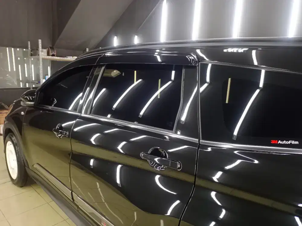 Kaca film mobil dan gedung