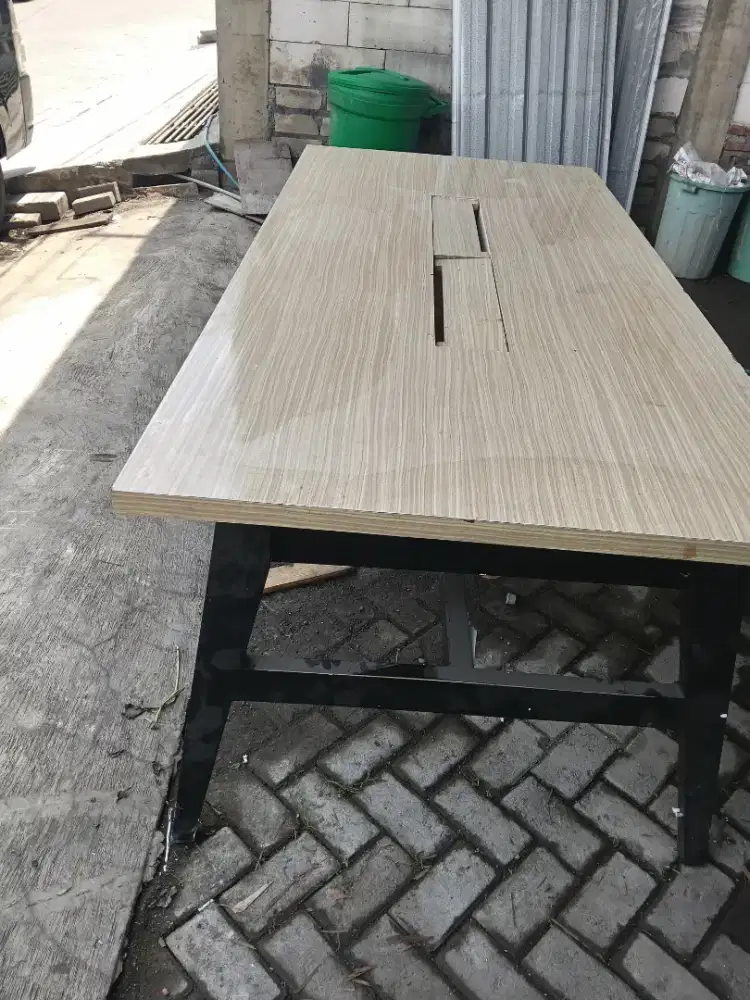 Meja meeting bekas nank