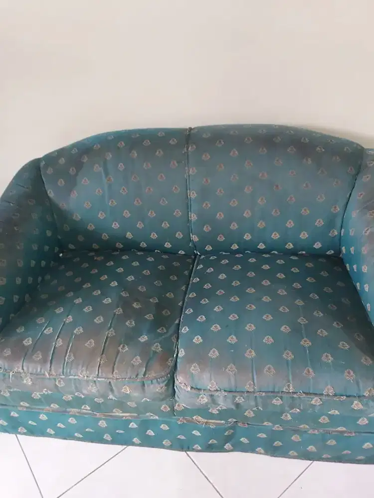 Dijual 3 buah kursi sofa+meja