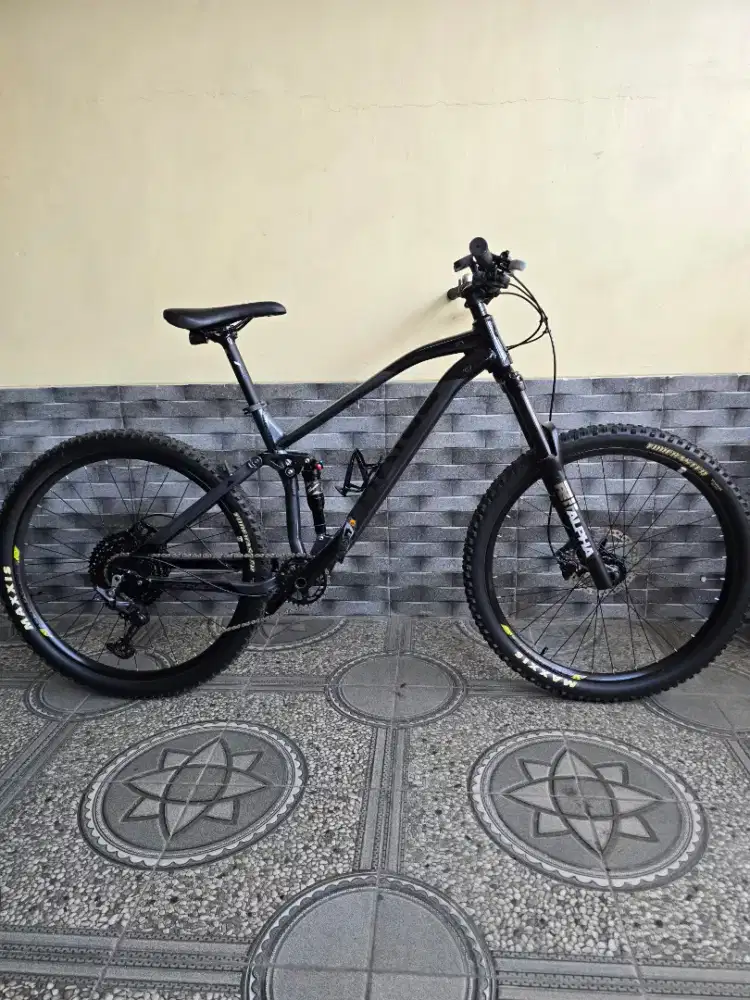 SEPEDA GUNUNG THRILL FERVEST 27.5