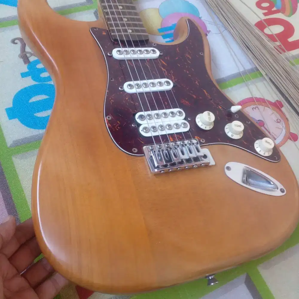 Gitar super statocaster belgia istimewa