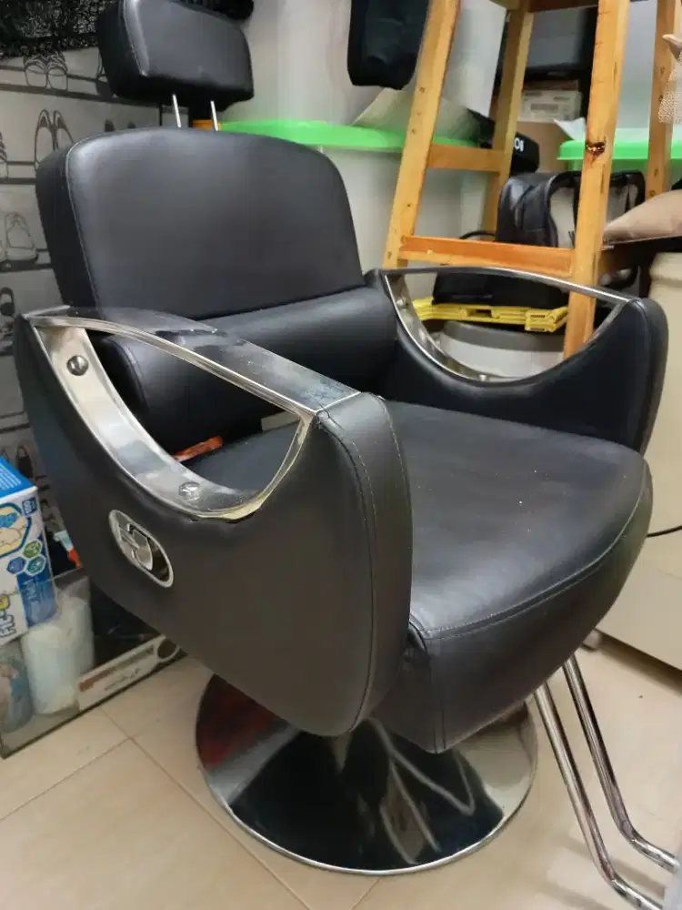 DIJUAL KURSI BANGKU BARBER RC DAMON