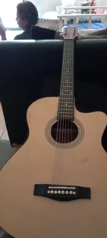 Gitar custom sudah tanam besi