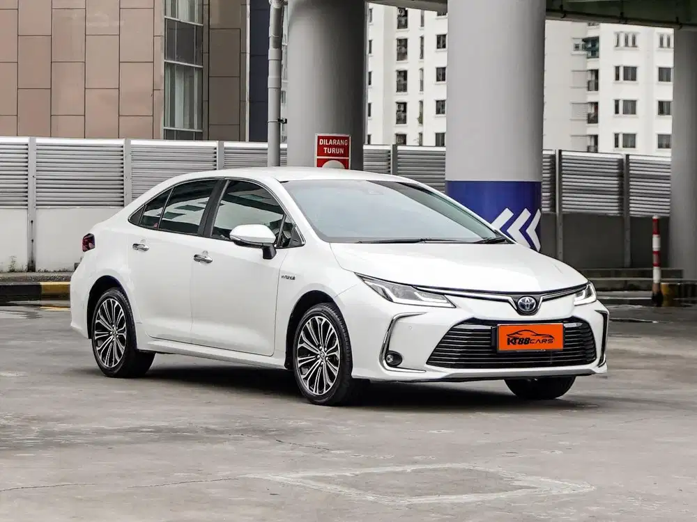 [ KM30rb ] Toyota Corolla Altis V 1.8 Hybrid AT 2021 /2022 putih