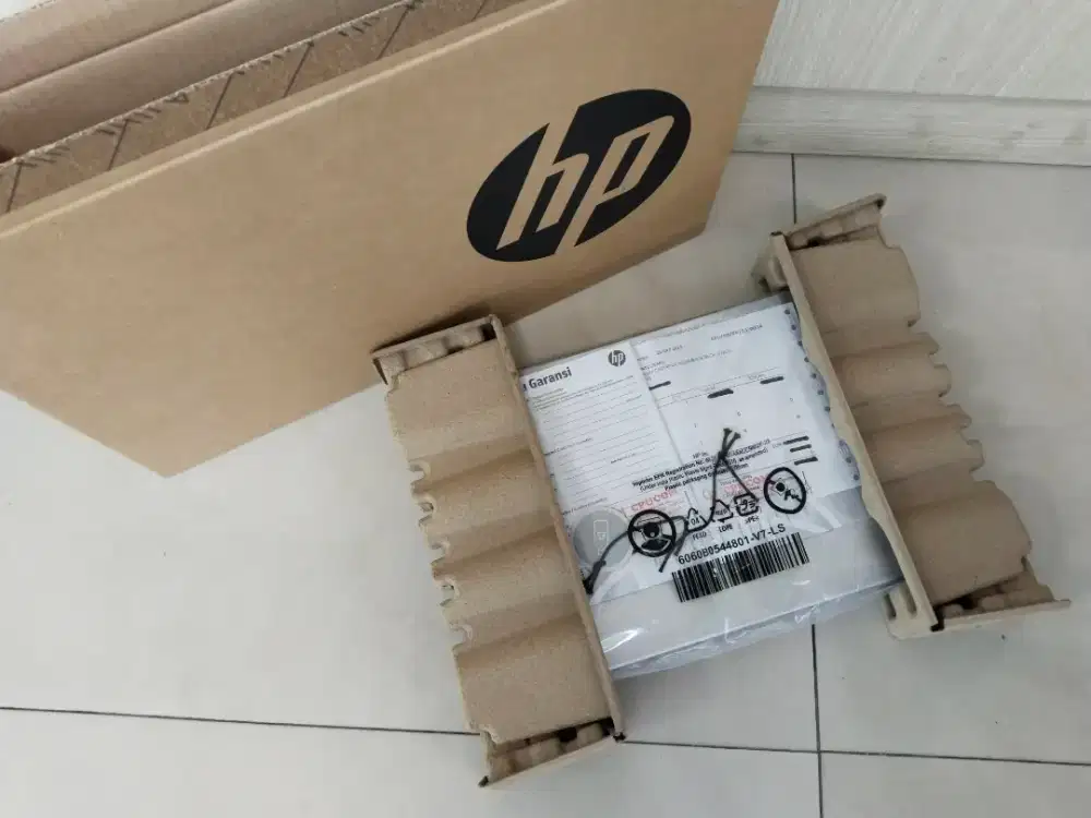Dijual laptop HP 14-ep intel i3 gen 13 ram 8GB SSD 512GB Scond 4Bln