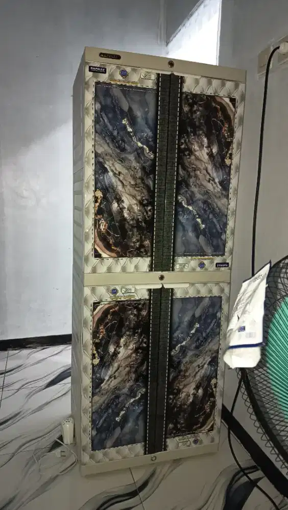 Dijual lemari+kasur+kipas free karpet