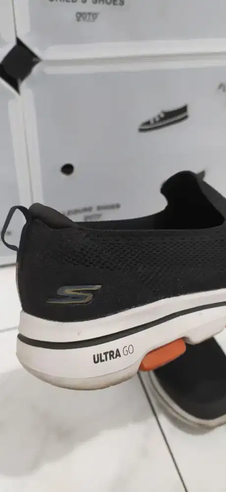 Sepatu skechers