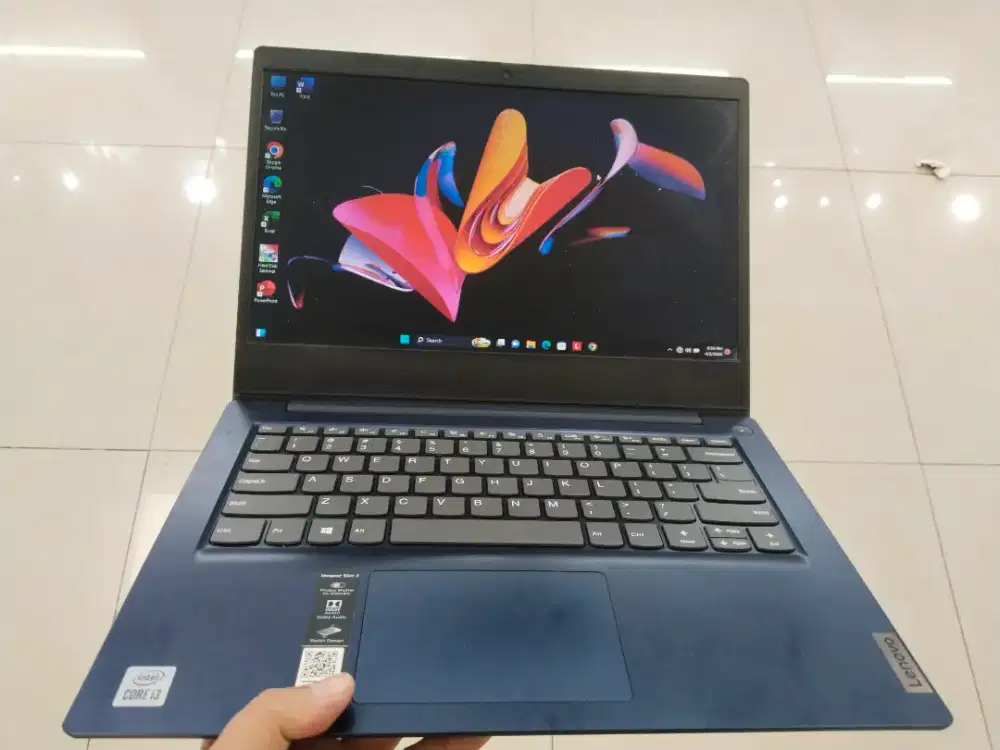 Dijual laptop Lenovo Slim 3 intel i3 gen 10 ram 8Gb ddr4 SSD 256GB Win