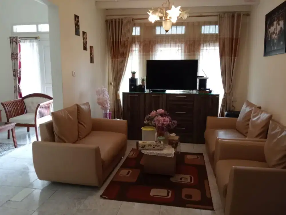 Disewakan Rumah 1,5 Lantai Nyaman Siap Huni Lokasi di Halimun Gatot Subroto Bandung