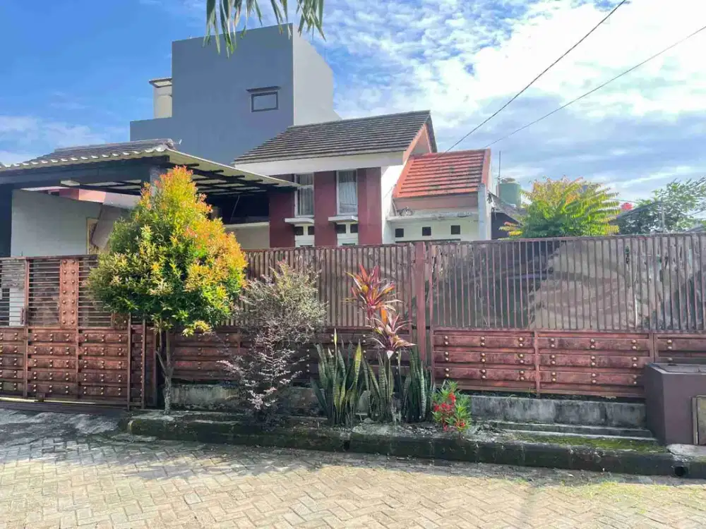 Dijual Cepat Rumah Luas Dalam Perumahan di Belakang Mall The Park, Harga dibawah NJOP