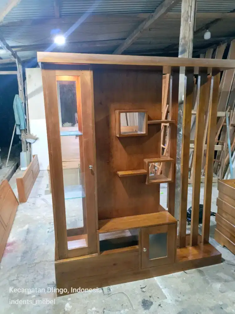 Partisi mahoni minimalis