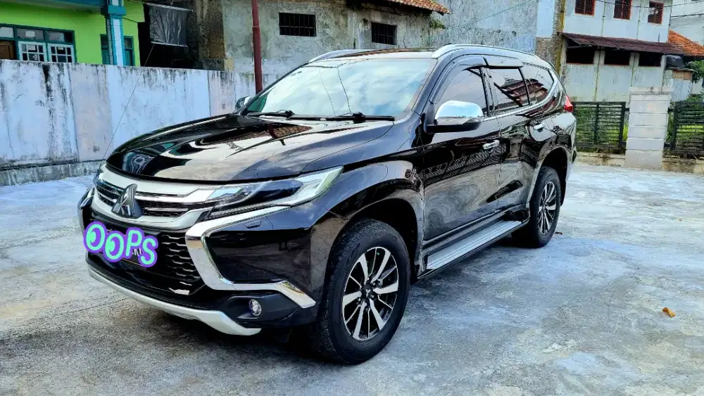 Pajero sport Dakar hitam
