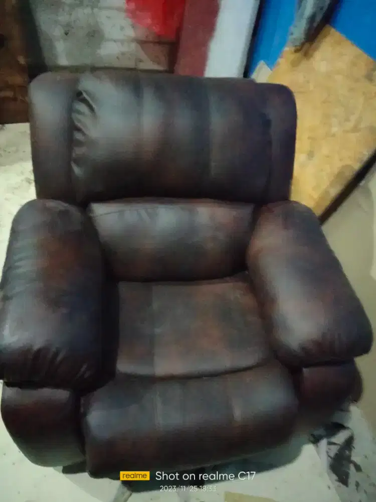 Panggilan servis kursi dan sofa