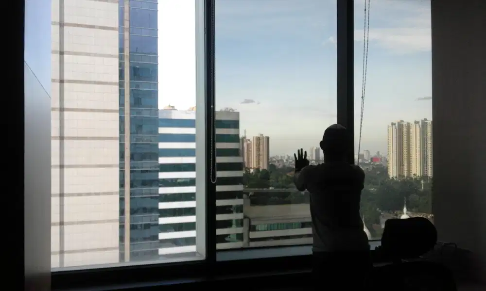 Jasa Pasang Sticker Kaca Film Riben KacaFilm SANBLAST es panggilan