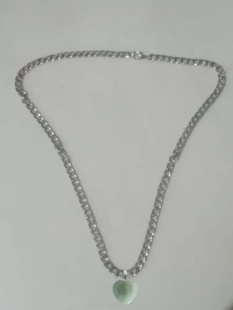 kalung bandul giok bentuk hati