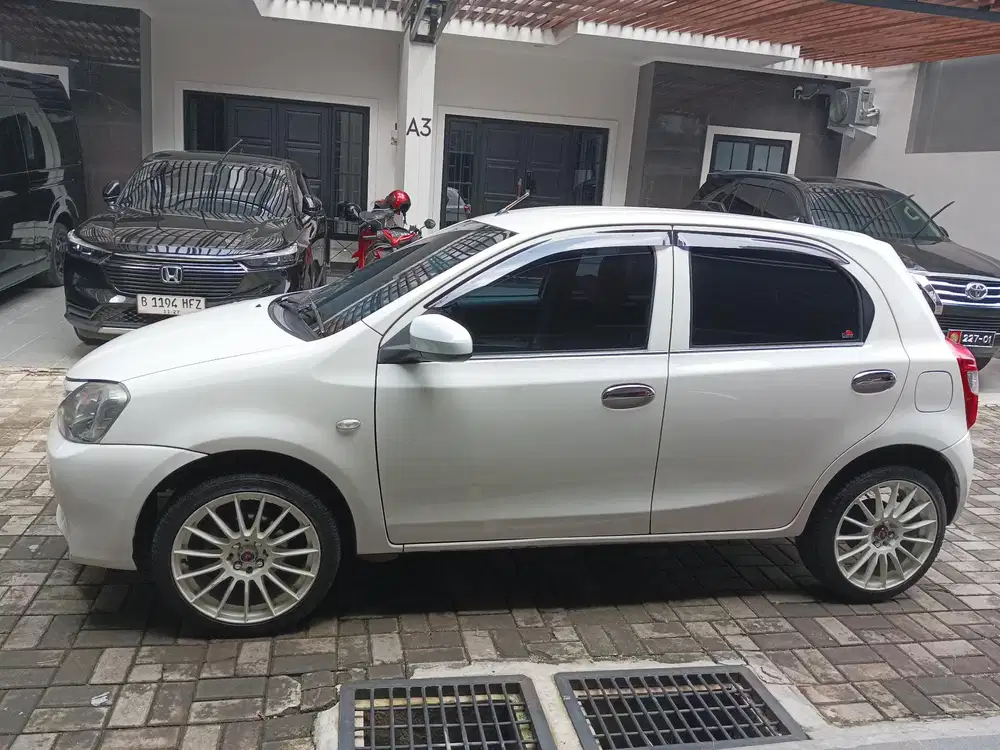 Toyota Etios Valco 2014 Bensin