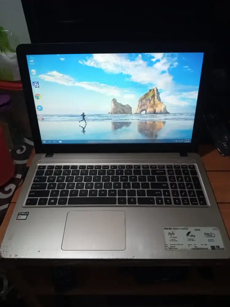 Laptop 16 inch Asus X540Y ringan tipis