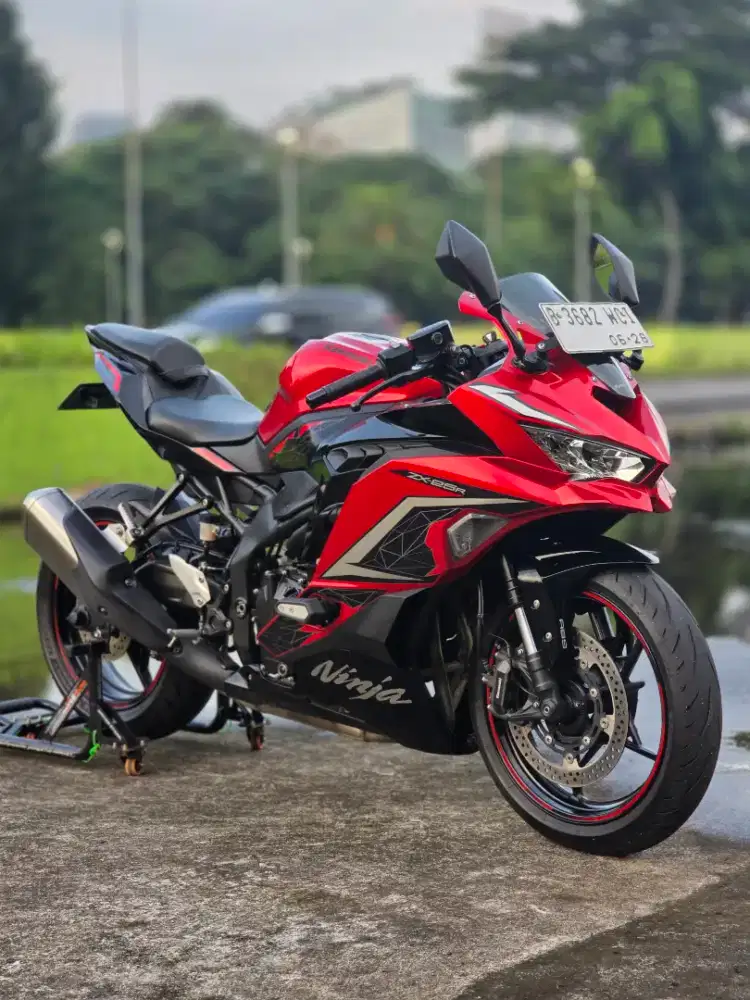 Kawasaki ZX25R ABS KM 6000