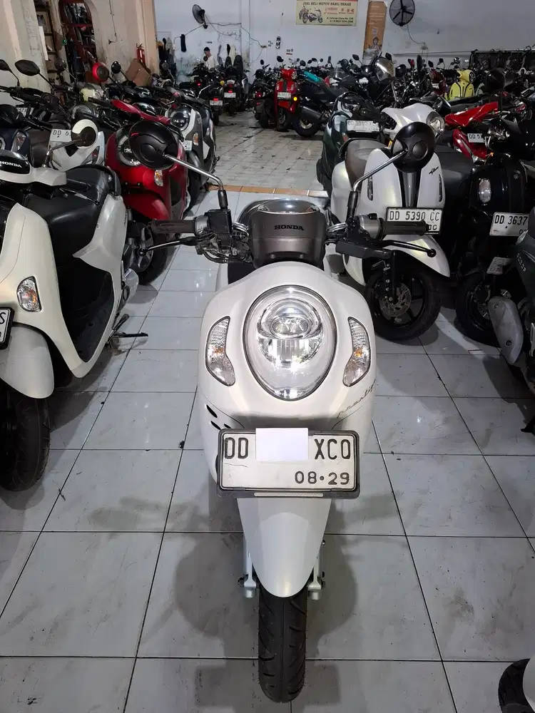 Honda Scoopy 2024 putih