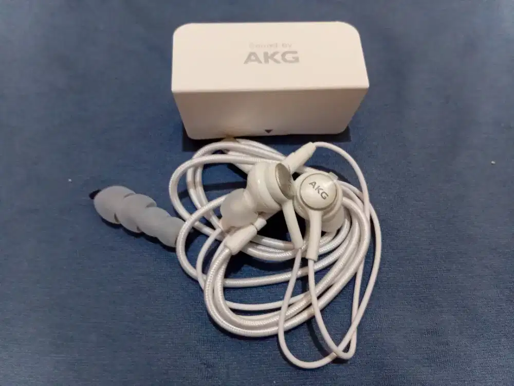Headset AKG Original Samsung Note 20 Tipe C(White Edition)