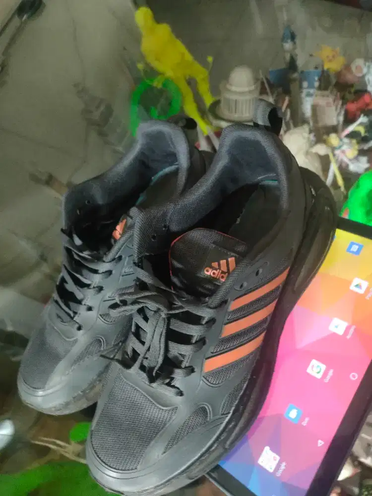 Sepatu Adidas orange abu abu dgn air sol size 42