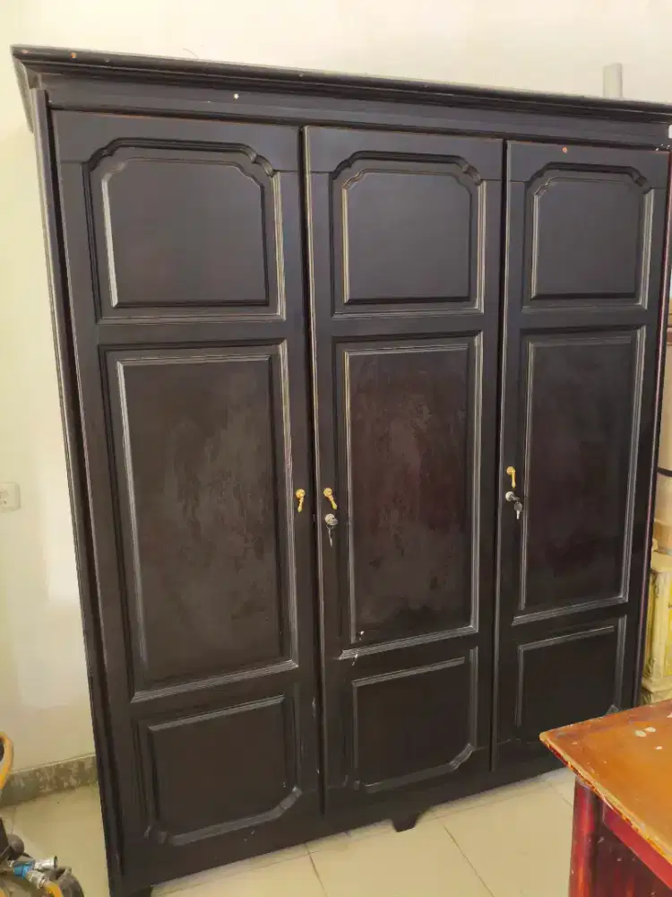 LEMARI PAKAIAN 3 PINTU