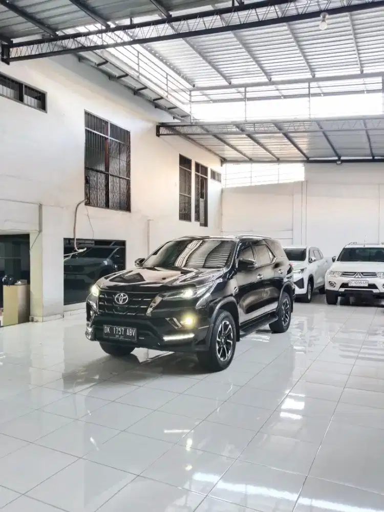 FORTUNER VRZ GR SPORT 2.8 CC Asli Bali Tangan pertama