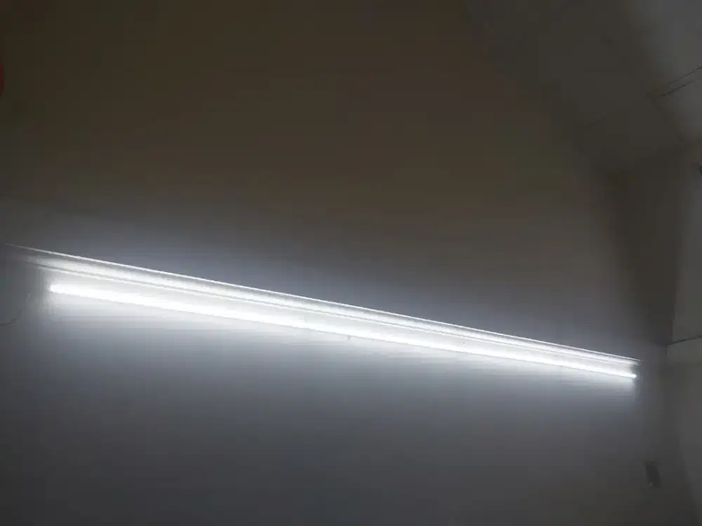 Jual murah lampu LED panjang 5 meter+kabelnya, msh bagus,110 ribu nego