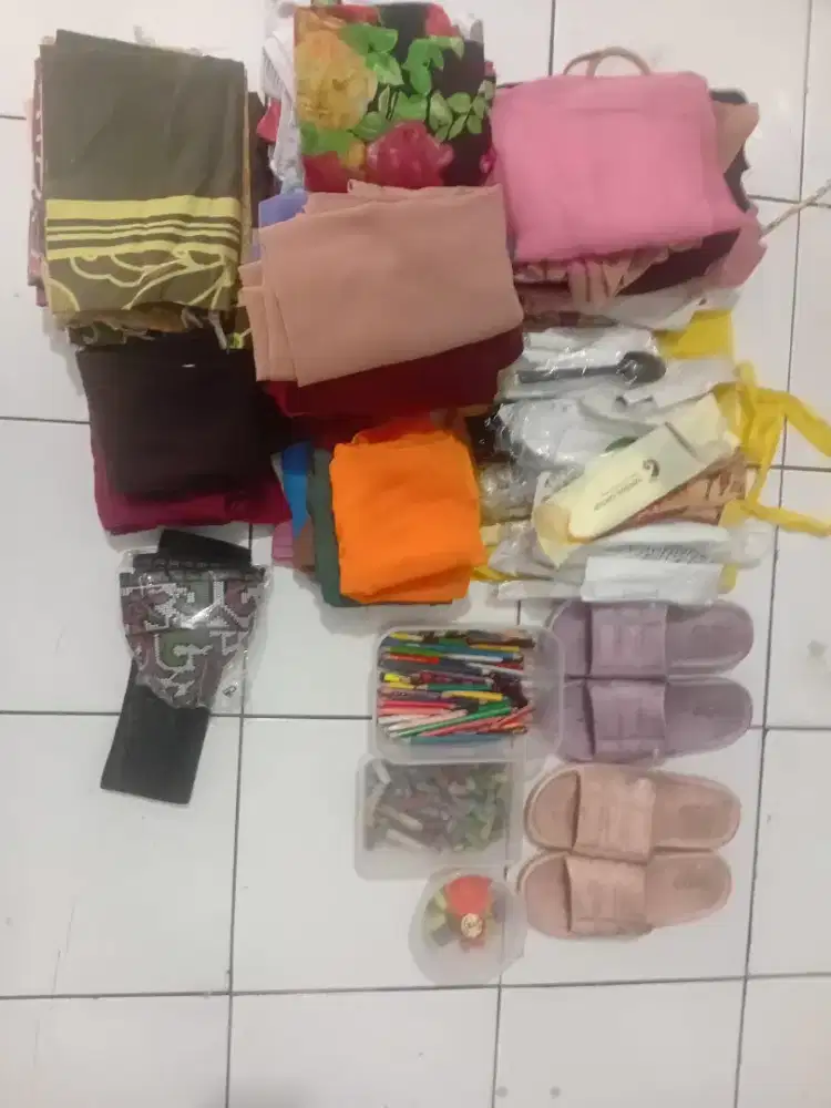 Atasanwanita&anak,krudung,peci,sarungguling,alattulis,alatmaknplastik