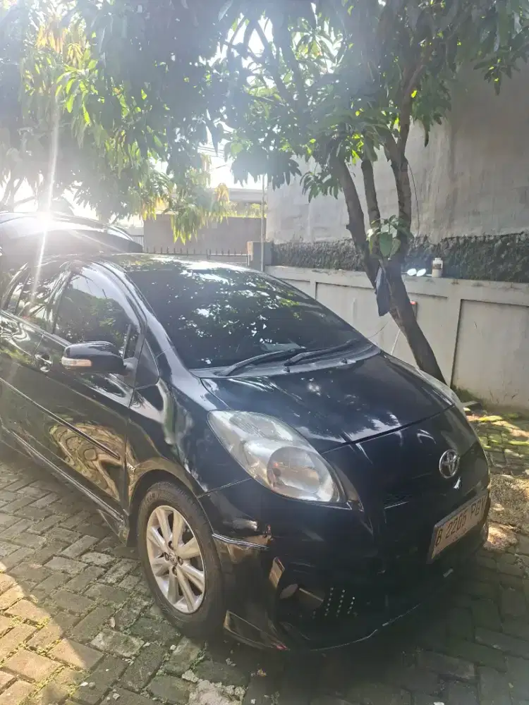 YARIS HITAM 1.5 TRD SPORTIVO MT