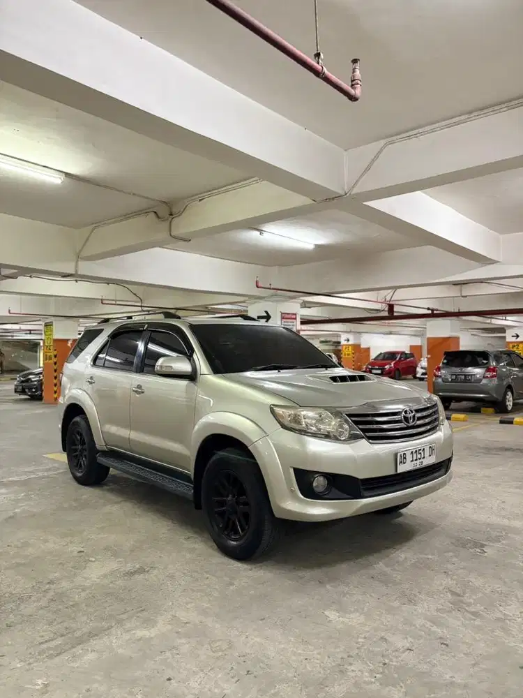 Fortuner VNT 2.5 G AT Diesel Tahun 2014
