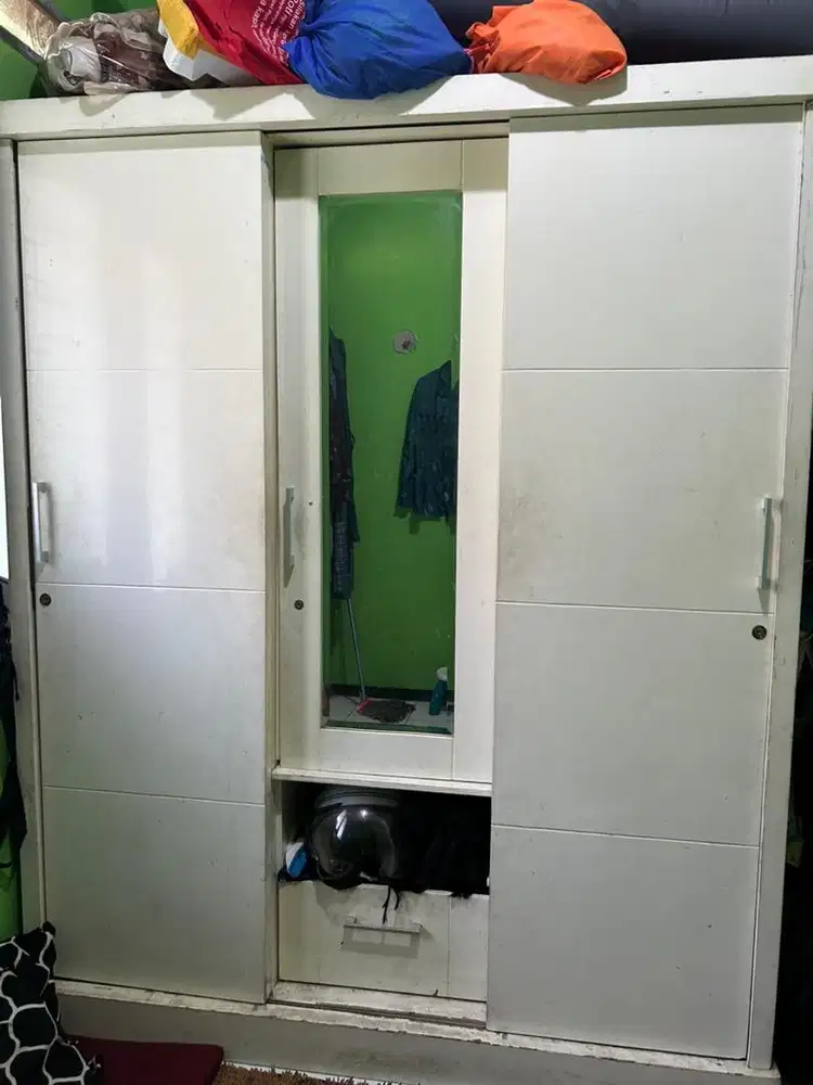 Jual cepat lemari baju besar