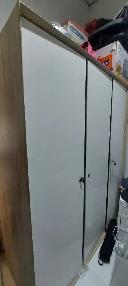 Lemari pakaian informa 3 pintu