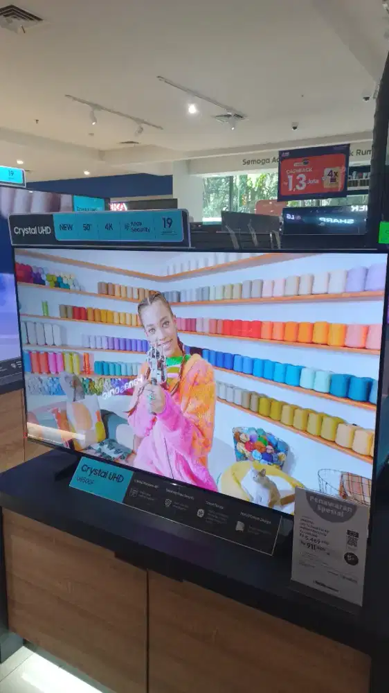 Samsung 50 inch Crystal UHD TV with solar cell remote