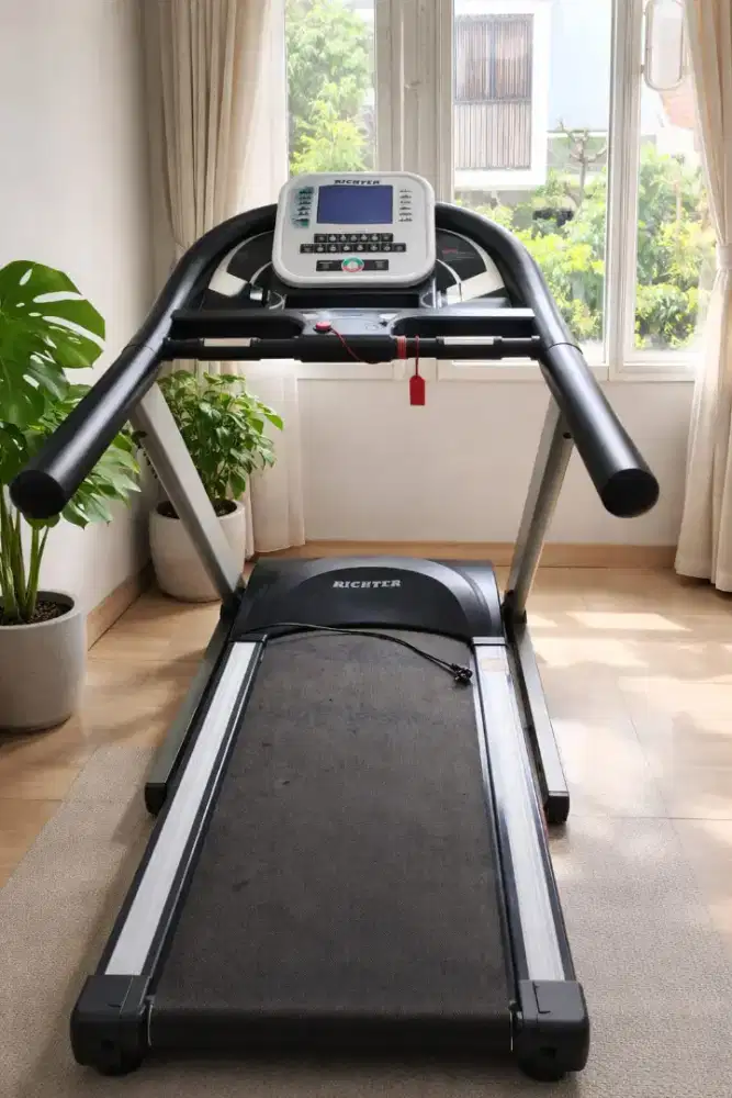Treadmill electrik merk Richter besar import