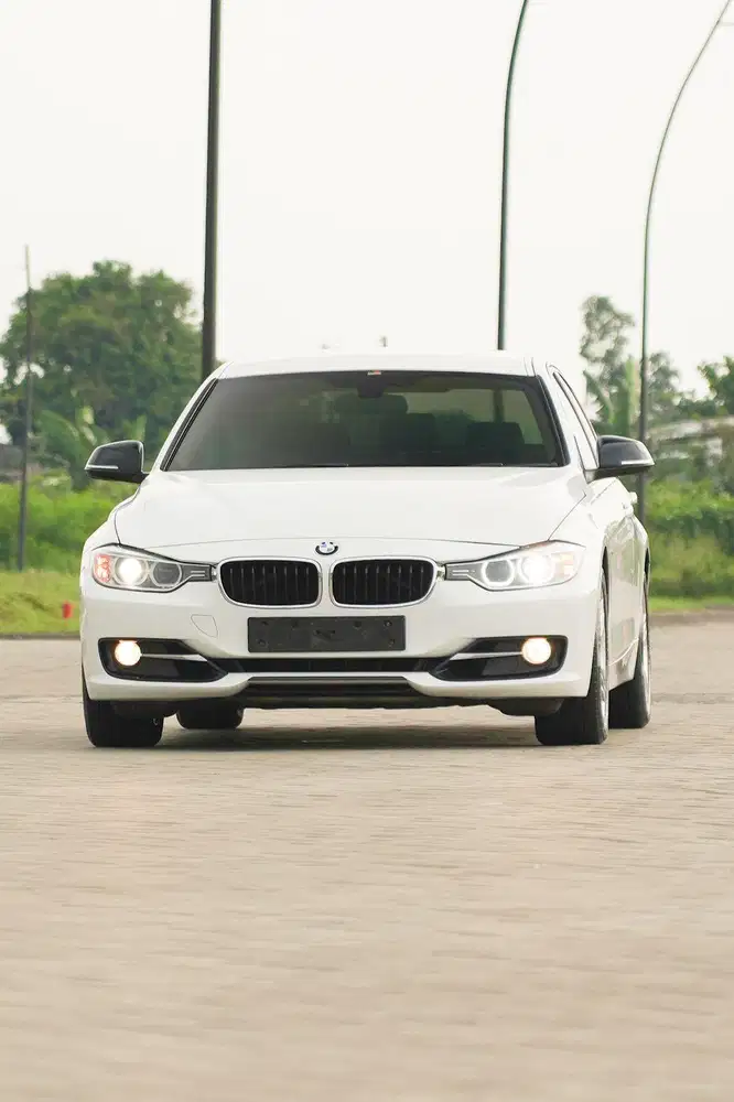 [ Low Odo ] BMW 320i Sport F30 2015 Mercy W204 c200