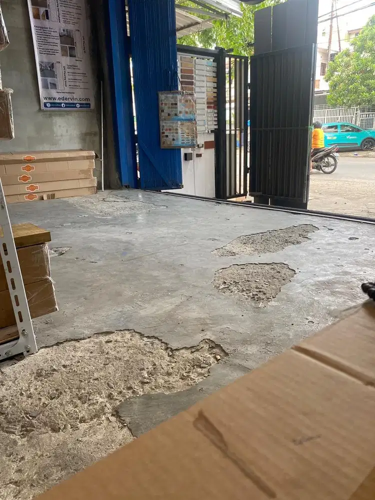 Lowongan karyawati toko bangunan