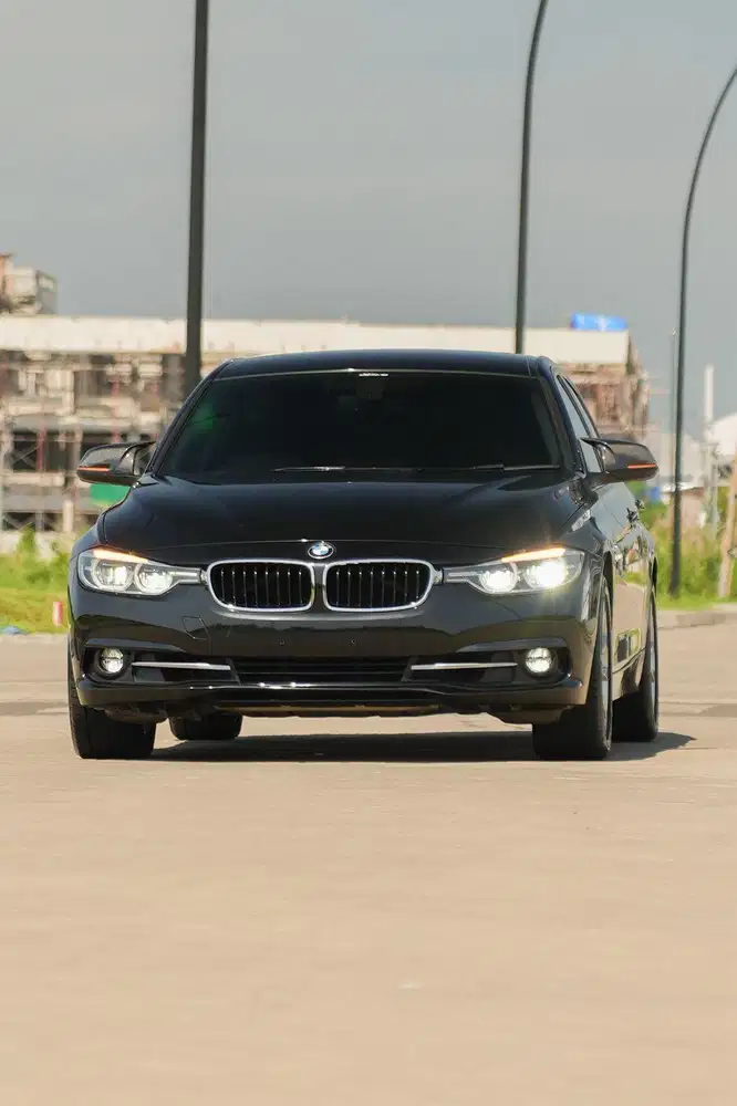 [ Good Condition ] BMW 320i Sport Facelift LCI 2018 F30 Mercy
