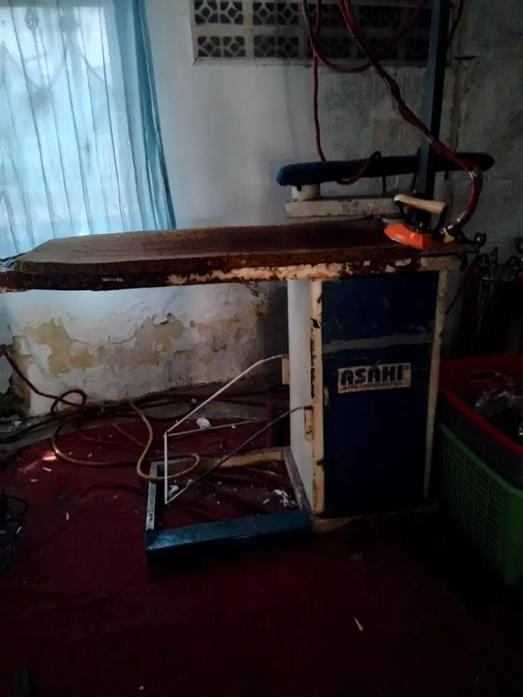 Meja setrika usaha laundry
