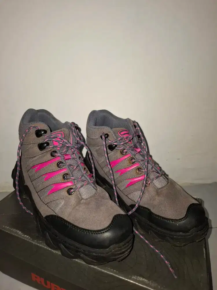 SEPATU GUNUNG RUBTRACK TEON