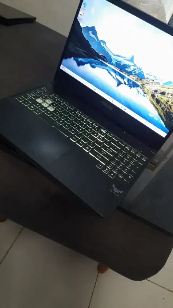 Asus TUf fx505. Ryzen 7 3750h, ram 8 Gtx 1650 ,SSD 256. RGB