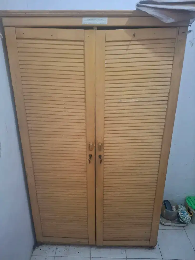 Lemari kayu 2 pintu bekas