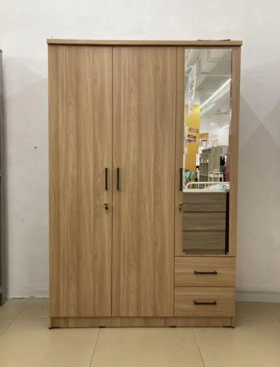 Lemari Pakaian 3 Pintu
