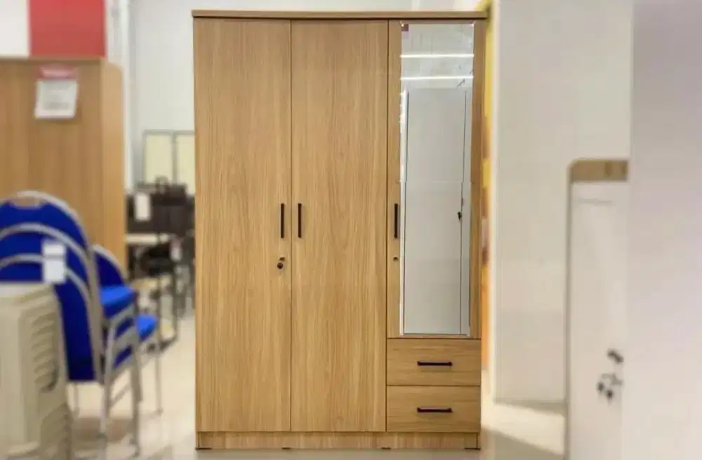 CLEARANCE SALE LEMARI PAKAIAN