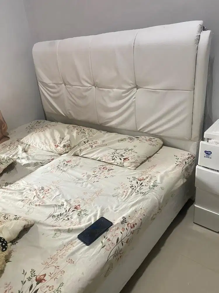 Divan/Dipan Kayu Putih Eesthetic