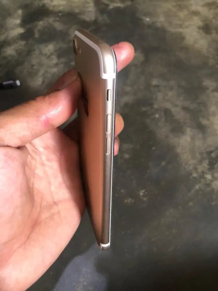 Di jual iphone 7 32 gb