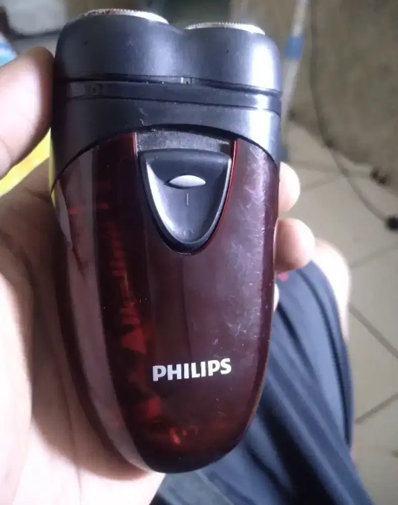 Pencukur kumis elektrik philips