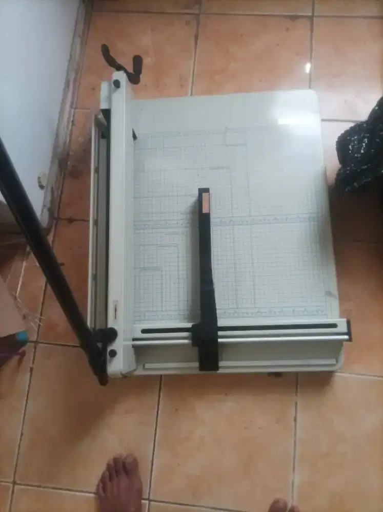 Pemotong Kertas A3+  1 Rim