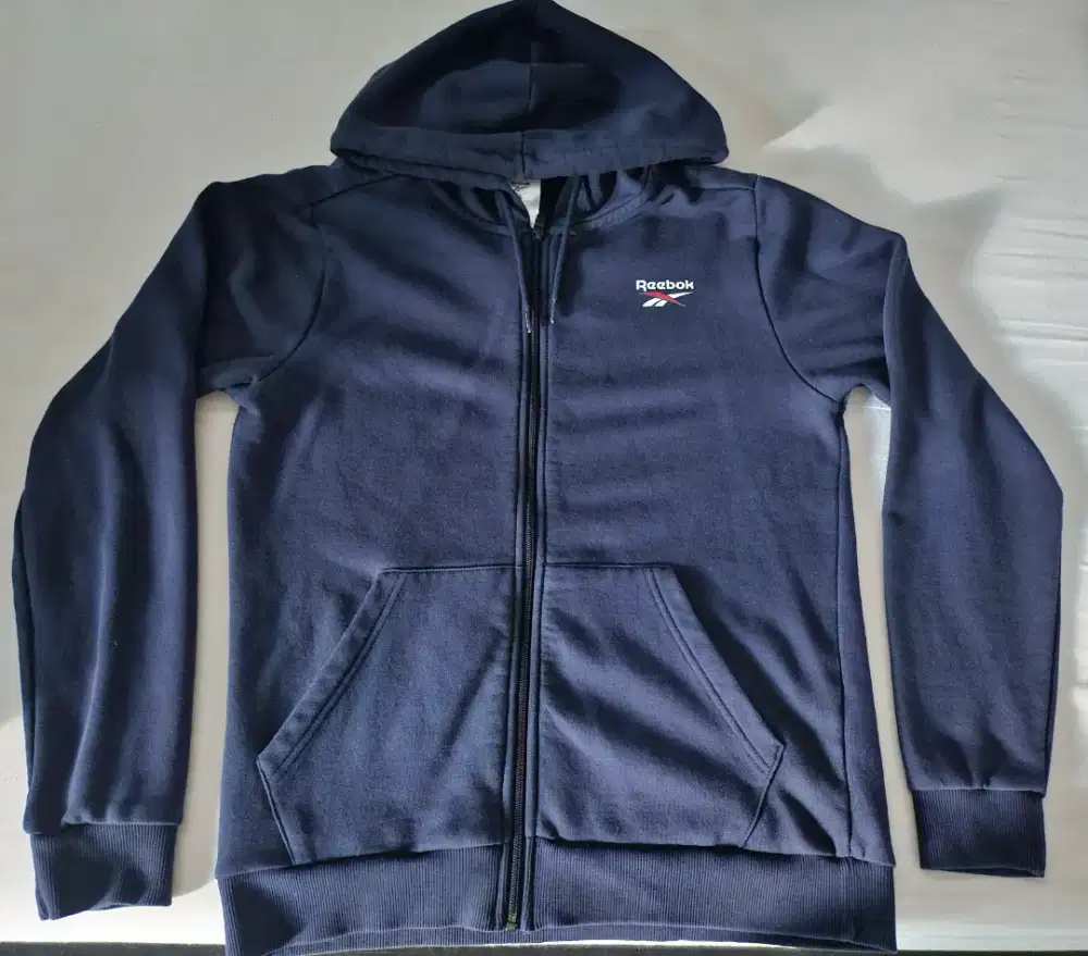 Jaket olah raga pria Reebok